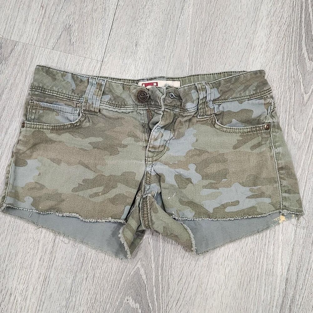 Lei Women's Green and Khaki Shorts